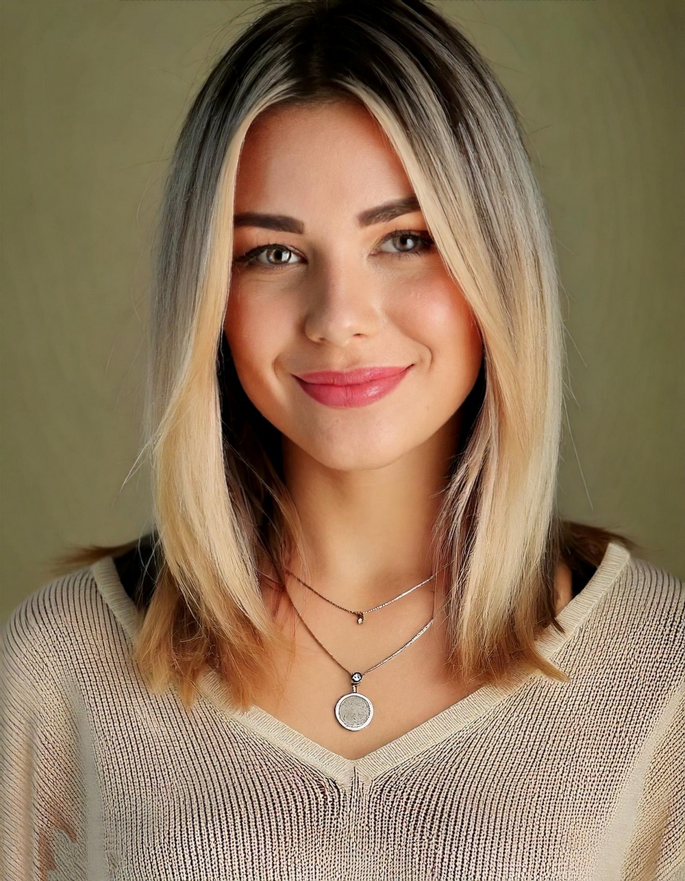 Sleek Collarbone Cut with Ash Blonde Ombre