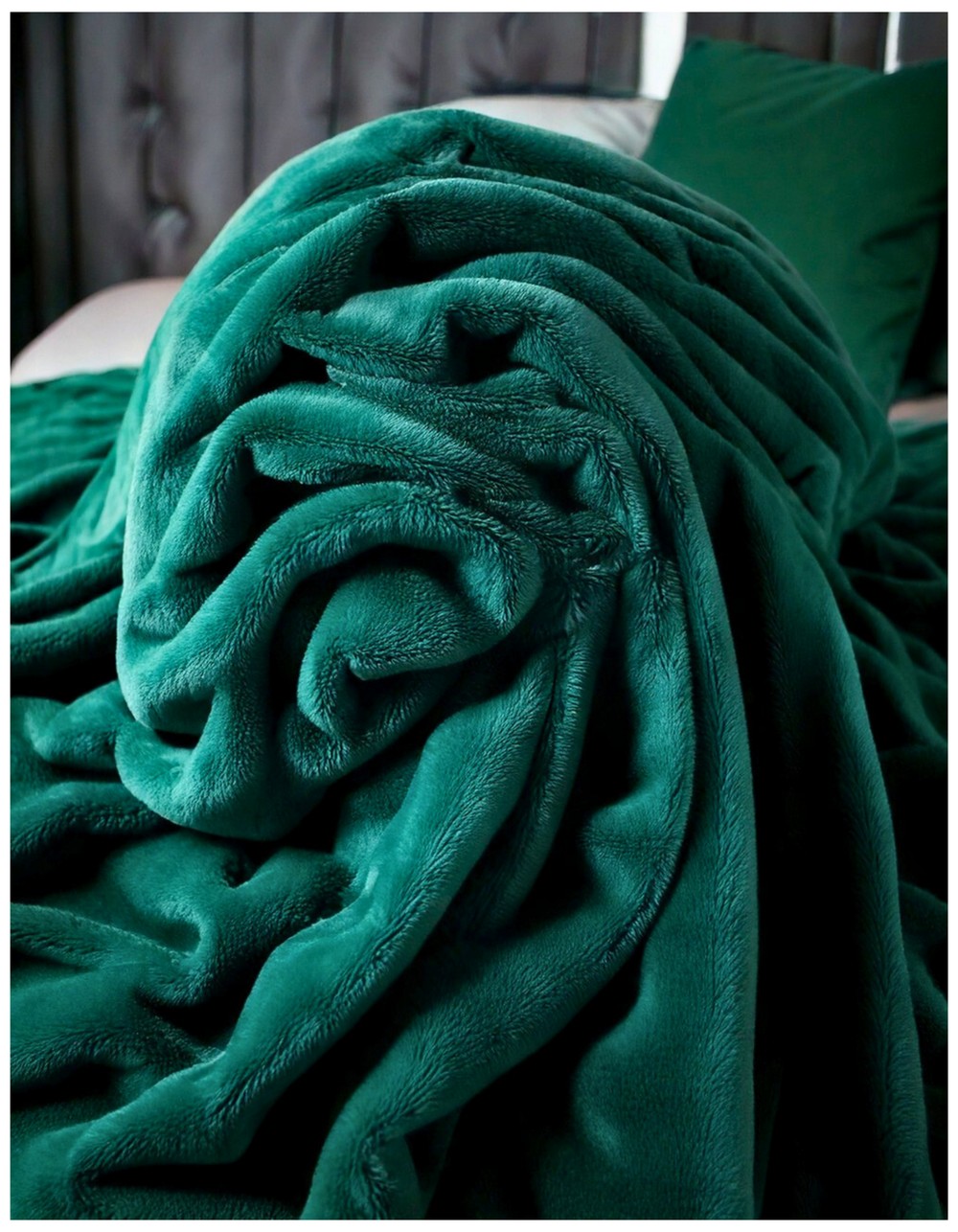 Emerald Velvet Blanket for Luxurious Layering