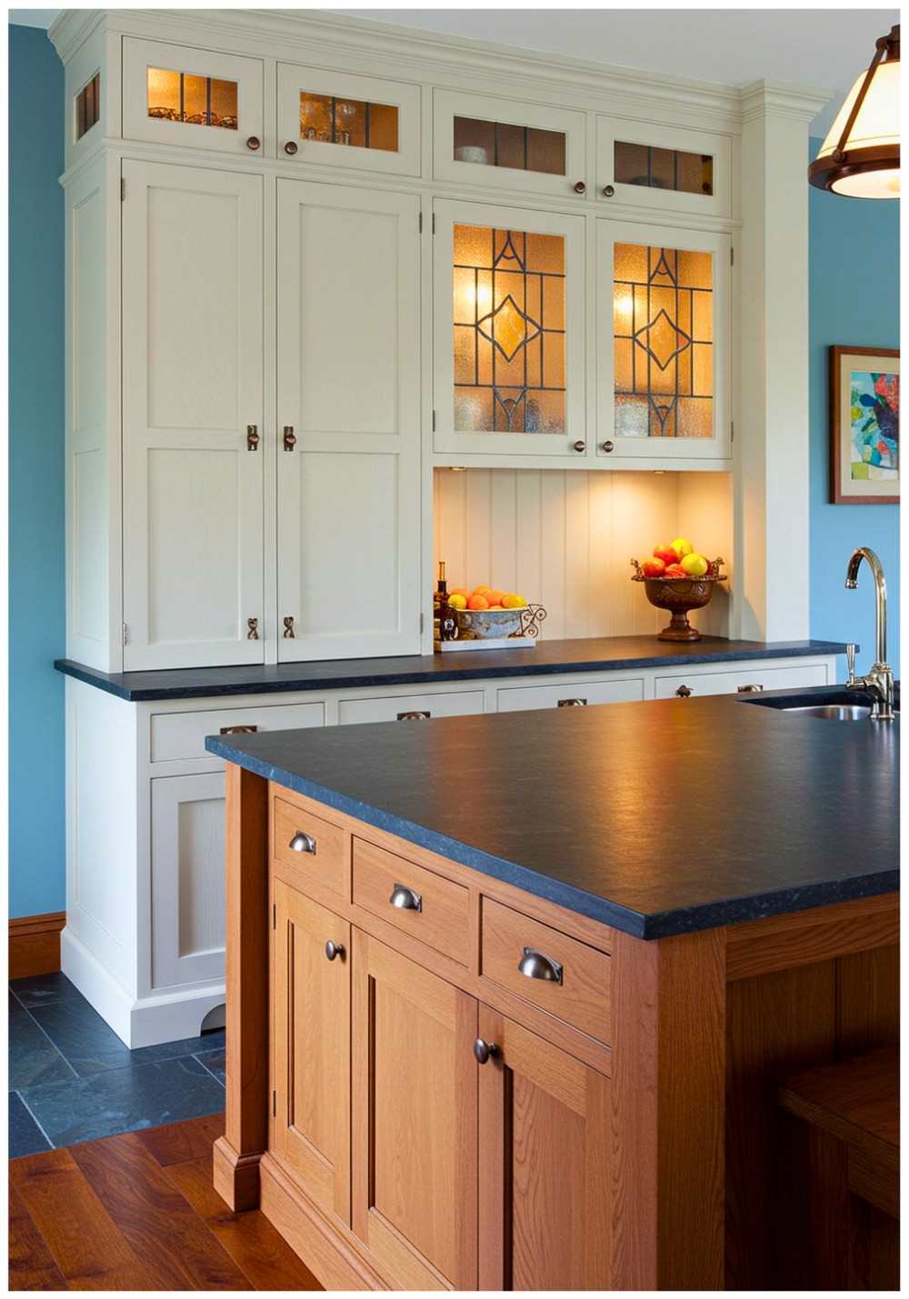 Craftsman White Cupboards Kitchen