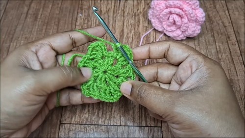 Beautiful Crochet Rose Pattern 6