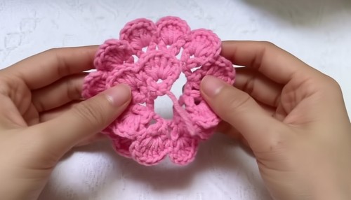 Beautiful Crochet Rose Pot Pattern 3