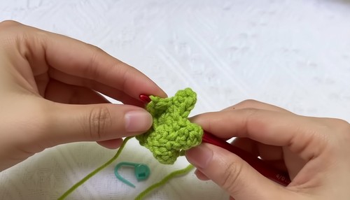 Beautiful Crochet Rose Pot Pattern 4