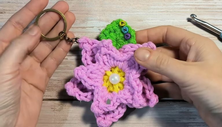 Crochet Double Flor Keyring Pattern 10