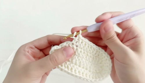 Crochet Dumpling Earphone Bag Pattern 4