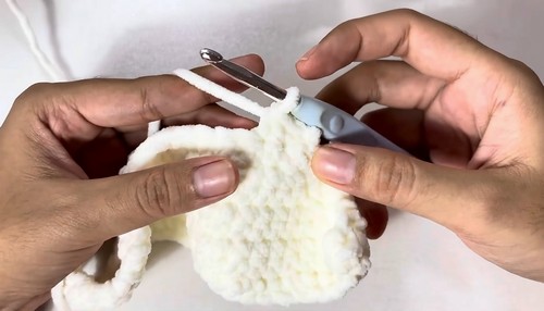 Crochet Frog Wrapped In Blanket Pattern 6