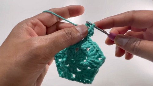 Crochet Granny Star Coffee Coaster Pattern 4