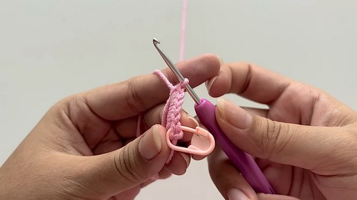 Crochet Heart Chicken Keychain Pattern 1