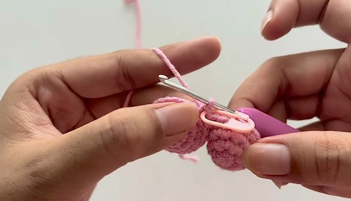Crochet Heart Chicken Keychain Pattern 3