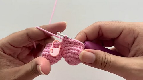 Crochet Heart Chicken Keychain Pattern 4