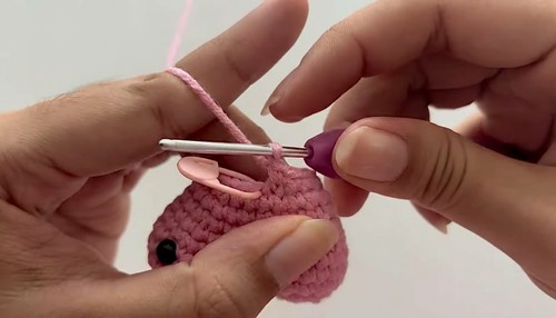 Crochet Heart Chicken Keychain Pattern 5