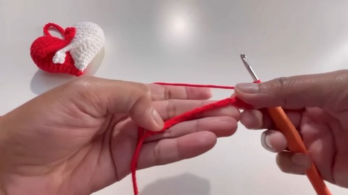 Crochet Hugging Hearts Amigurumi Pattern 1