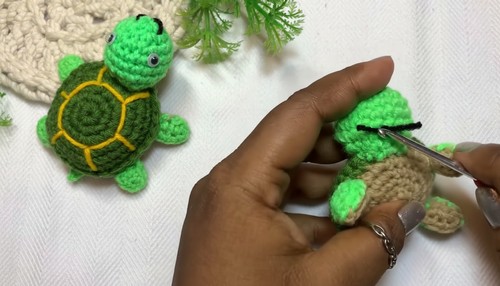 Crochet Mini Turtle Amigurumi Pattern 9