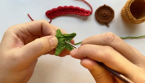 Crochet Rose Flower Pot Pattern 5