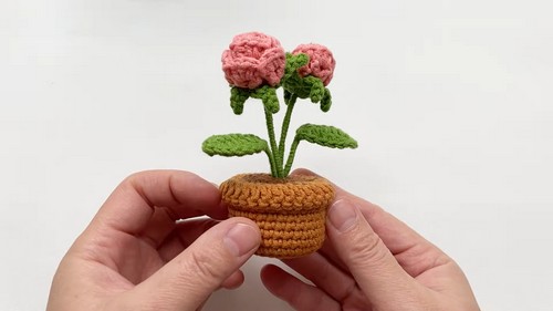 Crochet Rose Flower Pot Pattern 8