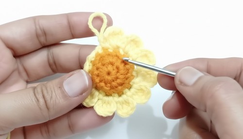Crochet Sunflower Hair Tie Pattern 4