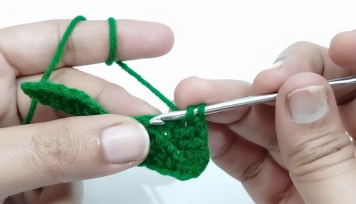 Crochet Sunflower Hair Tie Pattern 5