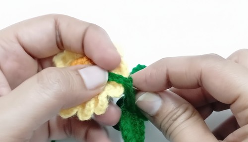 Crochet Sunflower Hair Tie Pattern 7