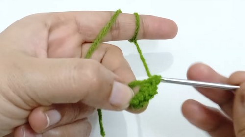 Cute Crochet Daisy Flower Pattern 1