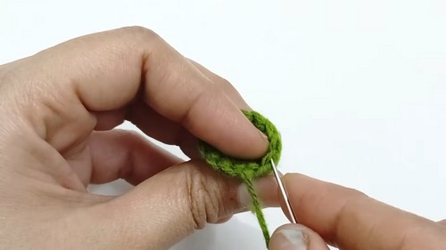 Cute Crochet Daisy Flower Pattern 2