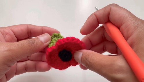 Cute Crochet Poppy Flower Pattern 9