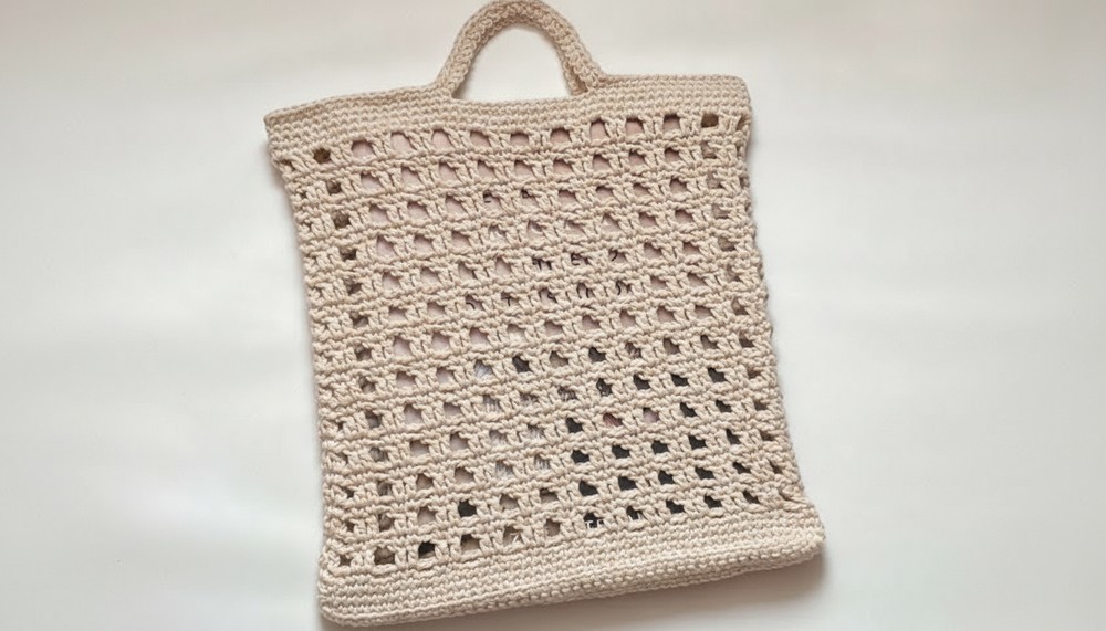 Lightweight Crochet Net Beach Bag Pattern for Beach Essentials - The ...
