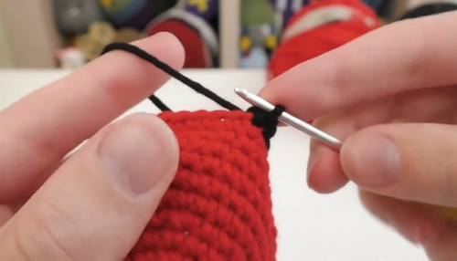 Handmade Crochet Pokeball Pattern 4