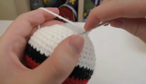 Handmade Crochet Pokeball Pattern 6