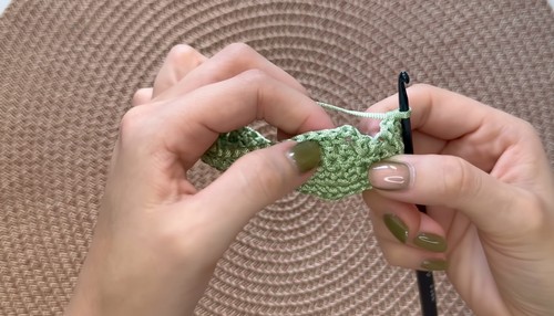 Beautiful Crochet Phone Bag Pattern 3