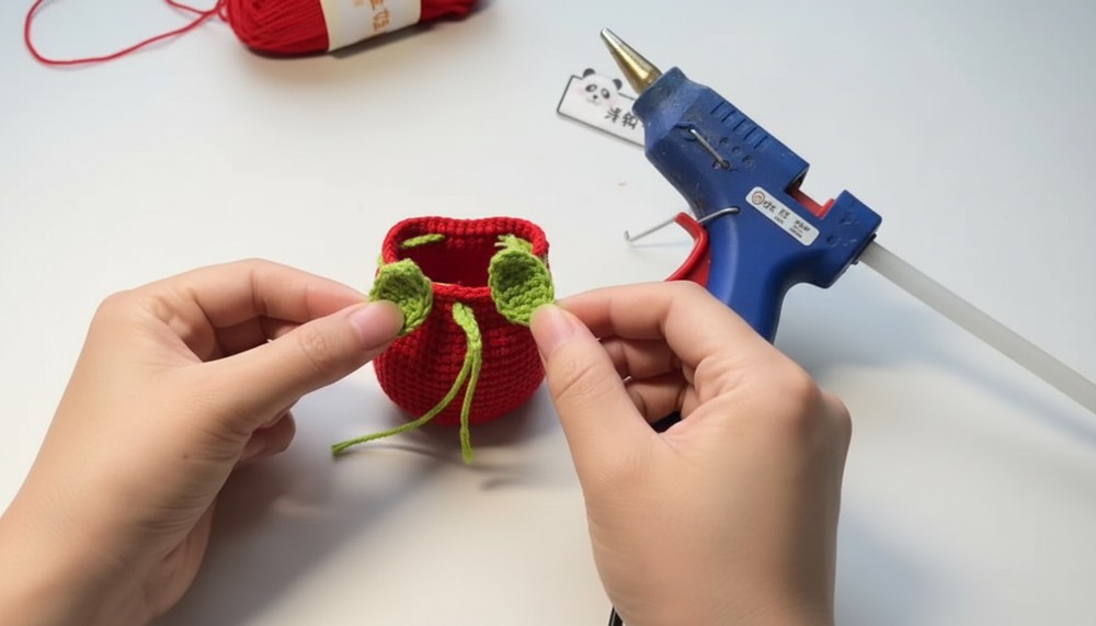 Crochet Apple Earphone Bag Pattern 6