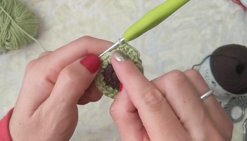 Crochet Avocado Coin Purse Pattern 4