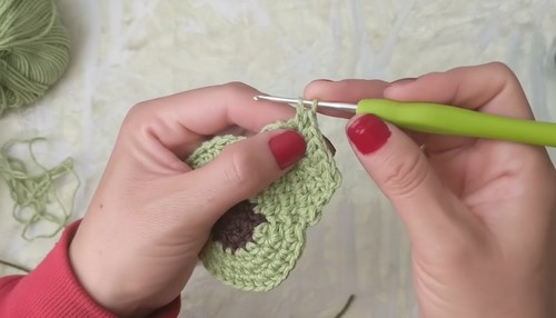 Crochet Avocado Coin Purse Pattern 5