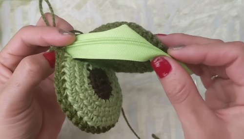 Crochet Avocado Coin Purse Pattern 7