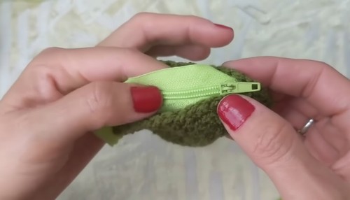Crochet Avocado Coin Purse Pattern 8