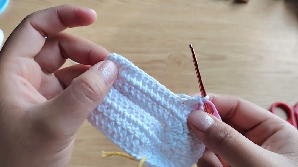 Crochet Cat Paw Fingerless Gloves Pattern 4