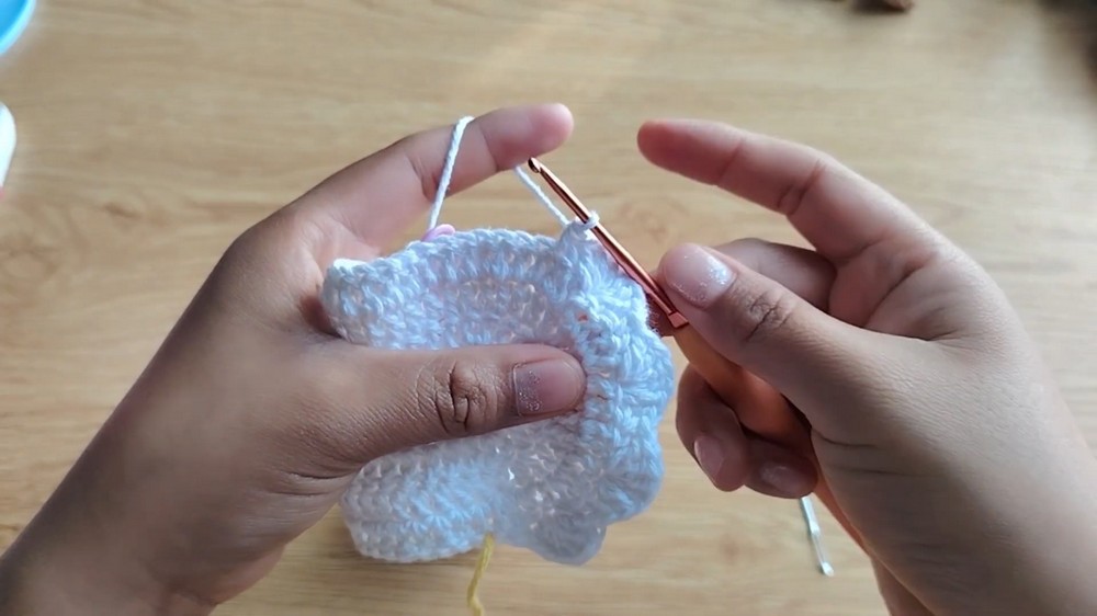 Crochet Cat Paw Fingerless Gloves Pattern 5