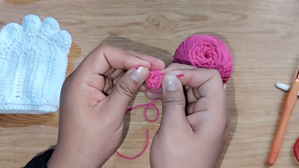Crochet Cat Paw Fingerless Gloves Pattern 7