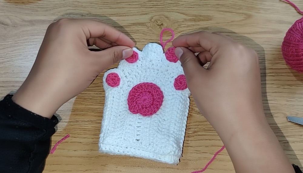Crochet Cat Paw Fingerless Gloves Pattern 8
