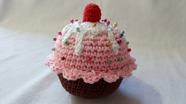 Crochet Cupcake Pin Holder Pattern 10