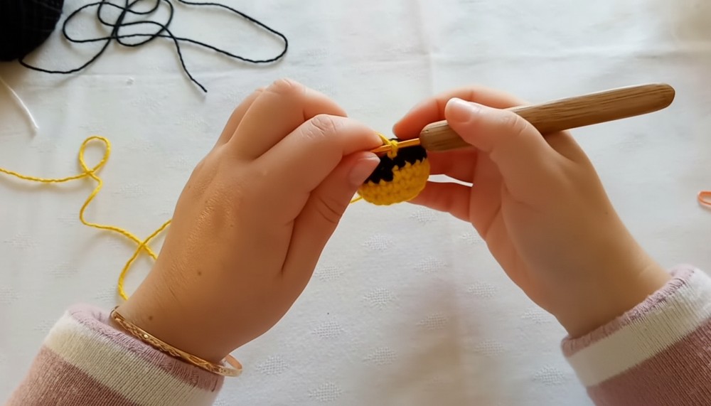 Crochet Mini Amigurumi Bee Pattern 4