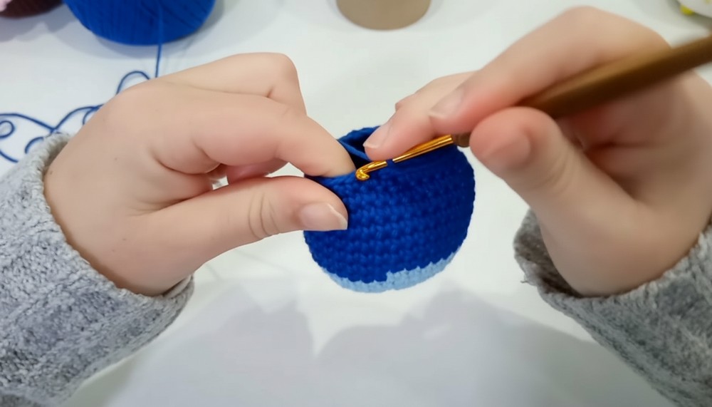 Crochet Stitch Amigurumi Keychain Pattern 4