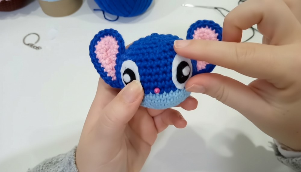 Crochet Stitch Amigurumi Keychain Pattern 7