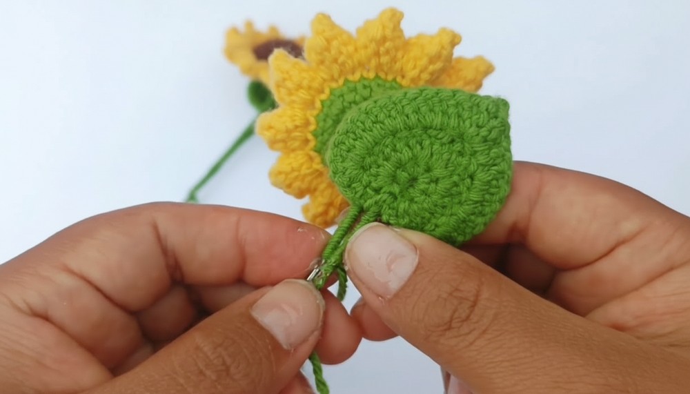Crochet Sunflower In Macetita Pattern 7