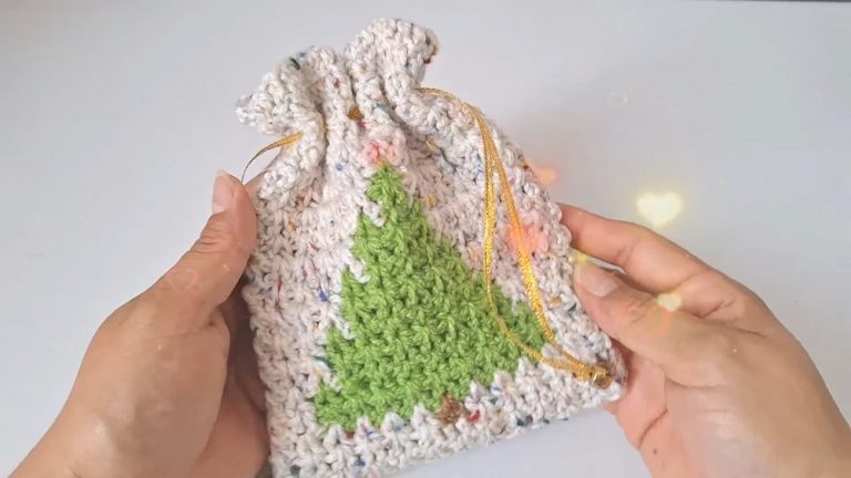 Cute Crochet Christmas Bag Pattern 9
