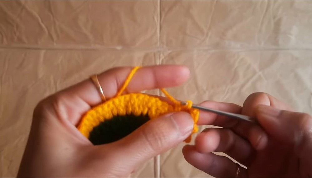 Cute Crochet Marigold Flower Pattern 5