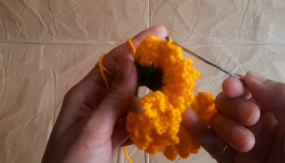 Cute Crochet Marigold Flower Pattern 6