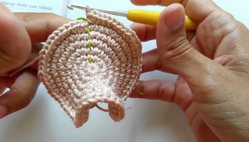 Cute Crochet Moon Keychain Pattern 4