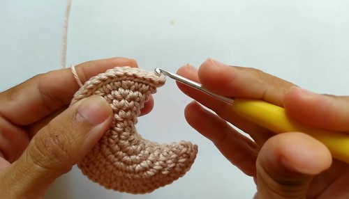 Cute Crochet Moon Keychain Pattern 6