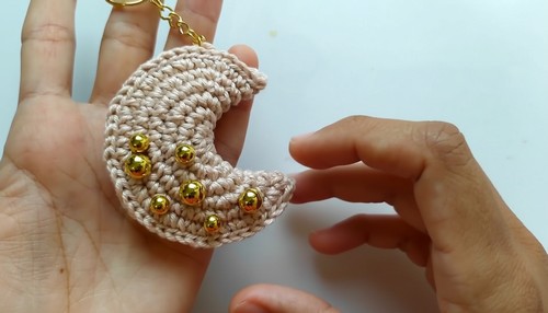 Cute Crochet Moon Keychain Pattern 7
