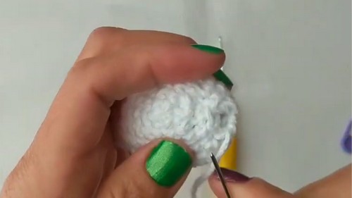 Very Easy Crochet Skull Keychain Pattern 4