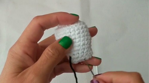 Very Easy Crochet Skull Keychain Pattern 5